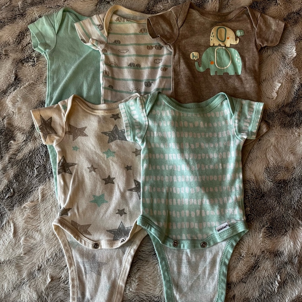 Gerber 5-Pack Onesies (gender neutral) newborn